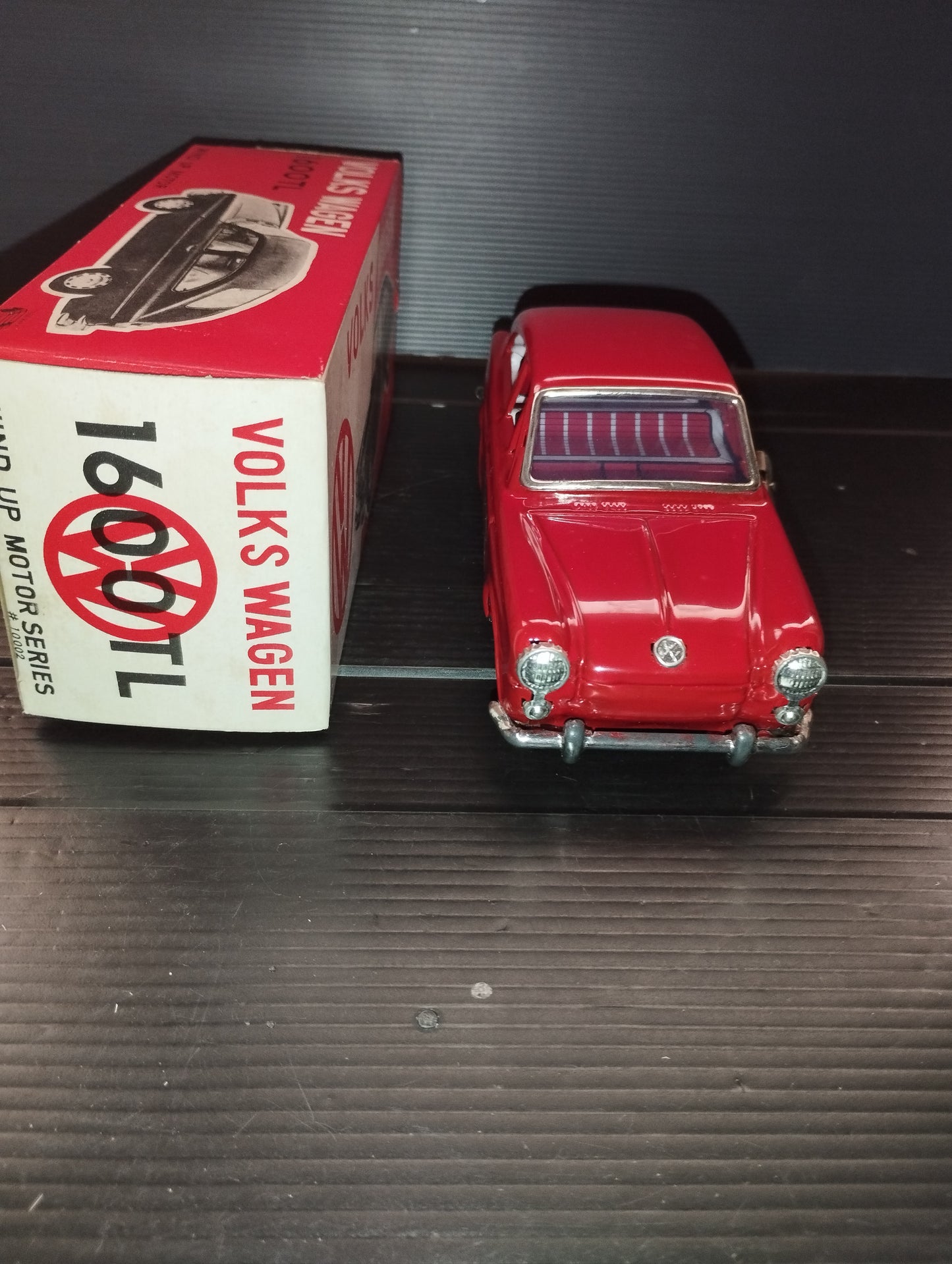 Volkswagen 1600TL Tin Model

 Made in Japan

 Wind up motor Series Cod.10002

 60's