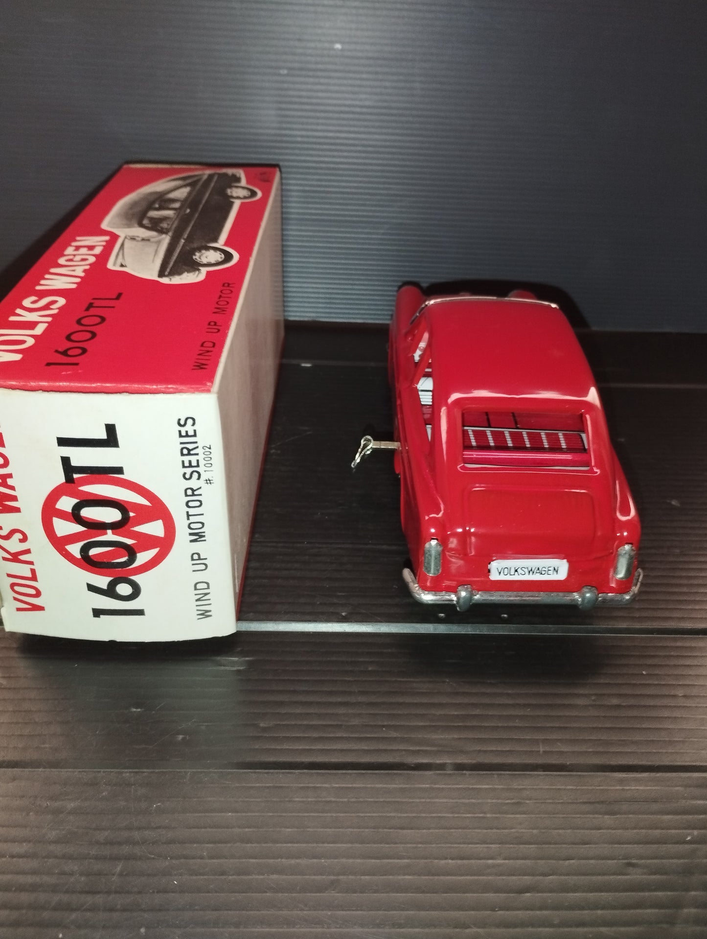 Volkswagen 1600TL Tin Model

 Made in Japan

 Wind up motor Series Cod.10002

 60's