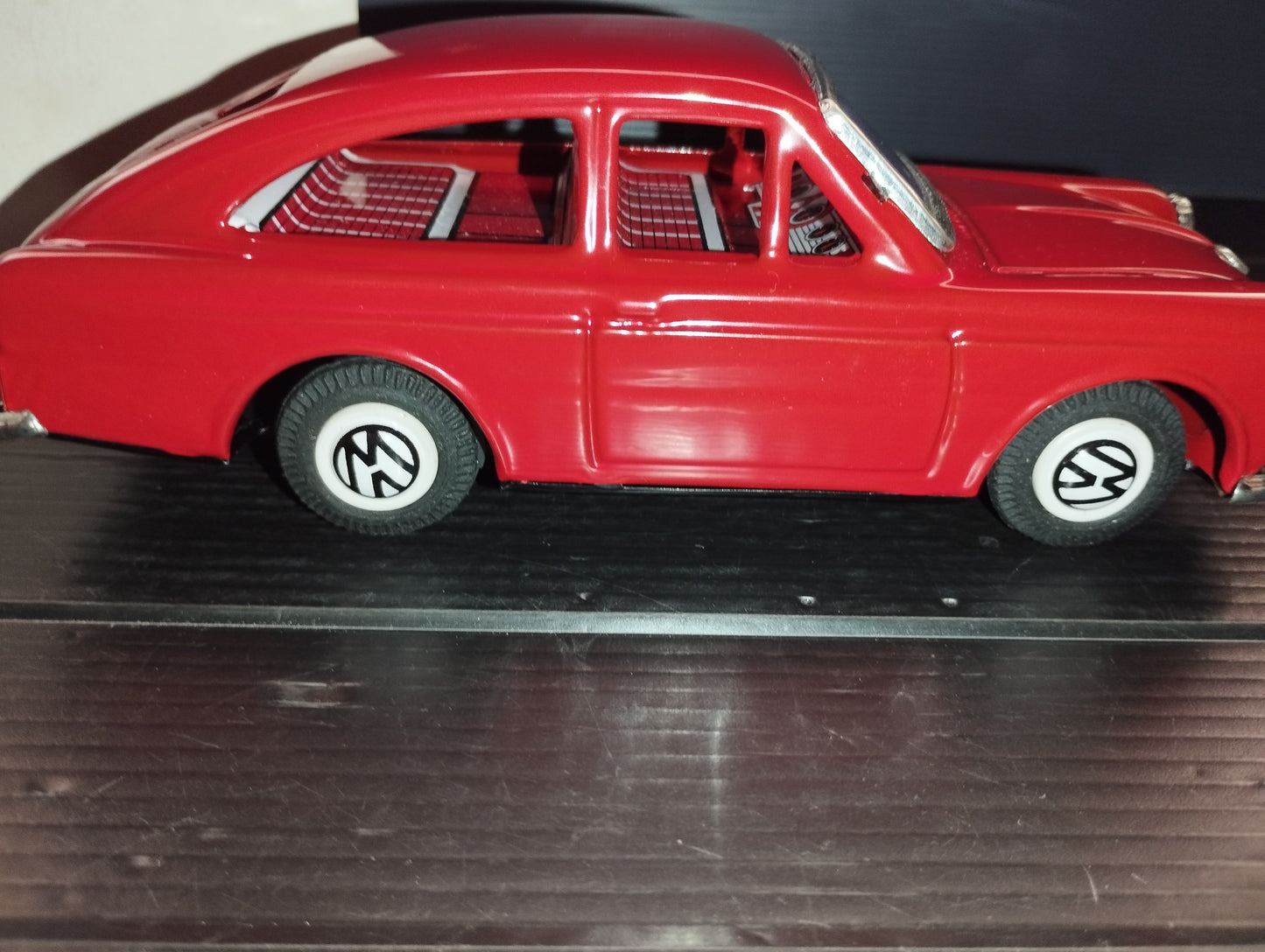 Volkswagen 1600TL Tin Model

 Made in Japan

 Wind up motor Series Cod.10002

 60's