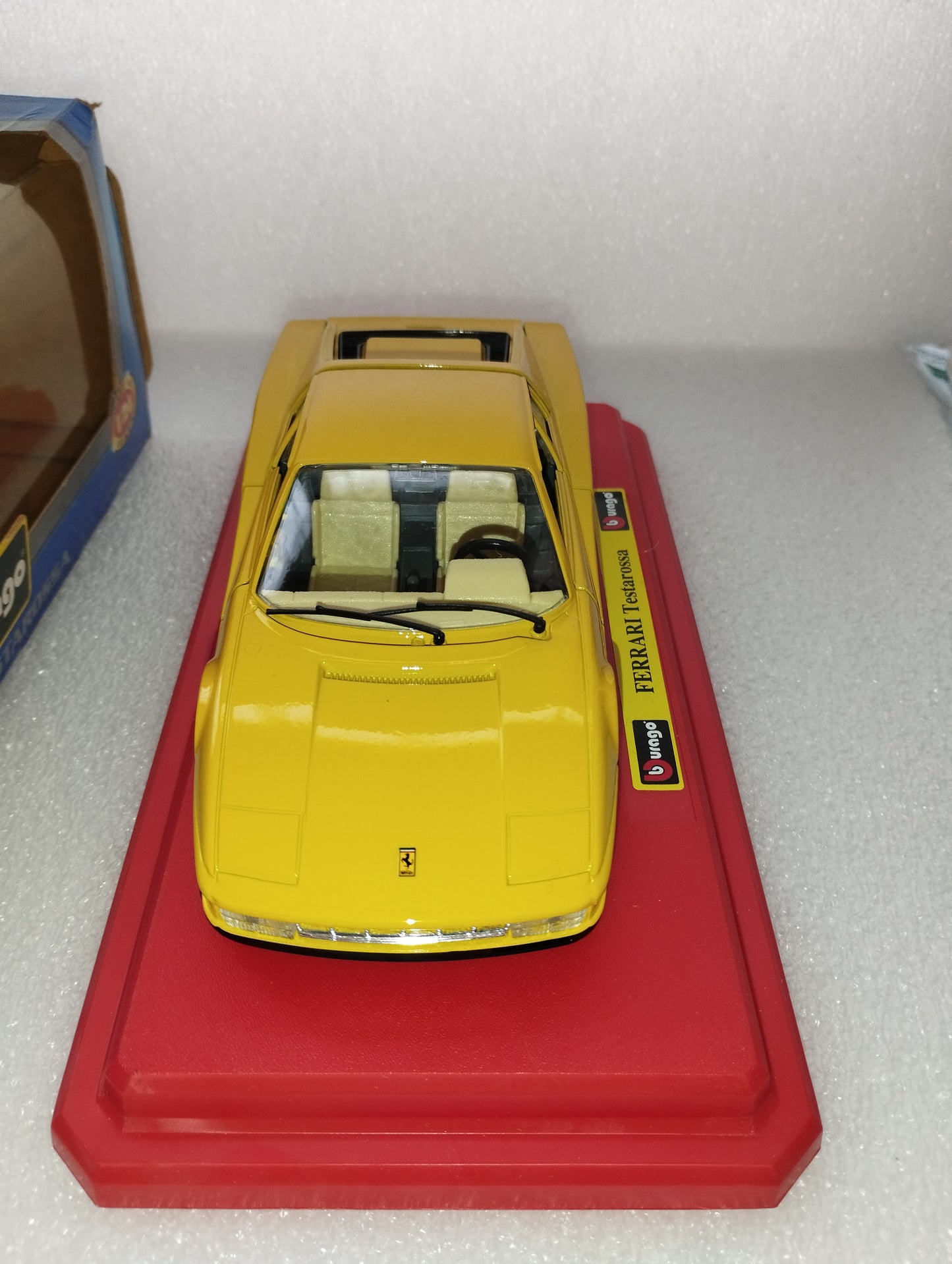 Modellino Ferrari Testarossa

Prodotto da Bburago cod. 0104

Scala 1:24