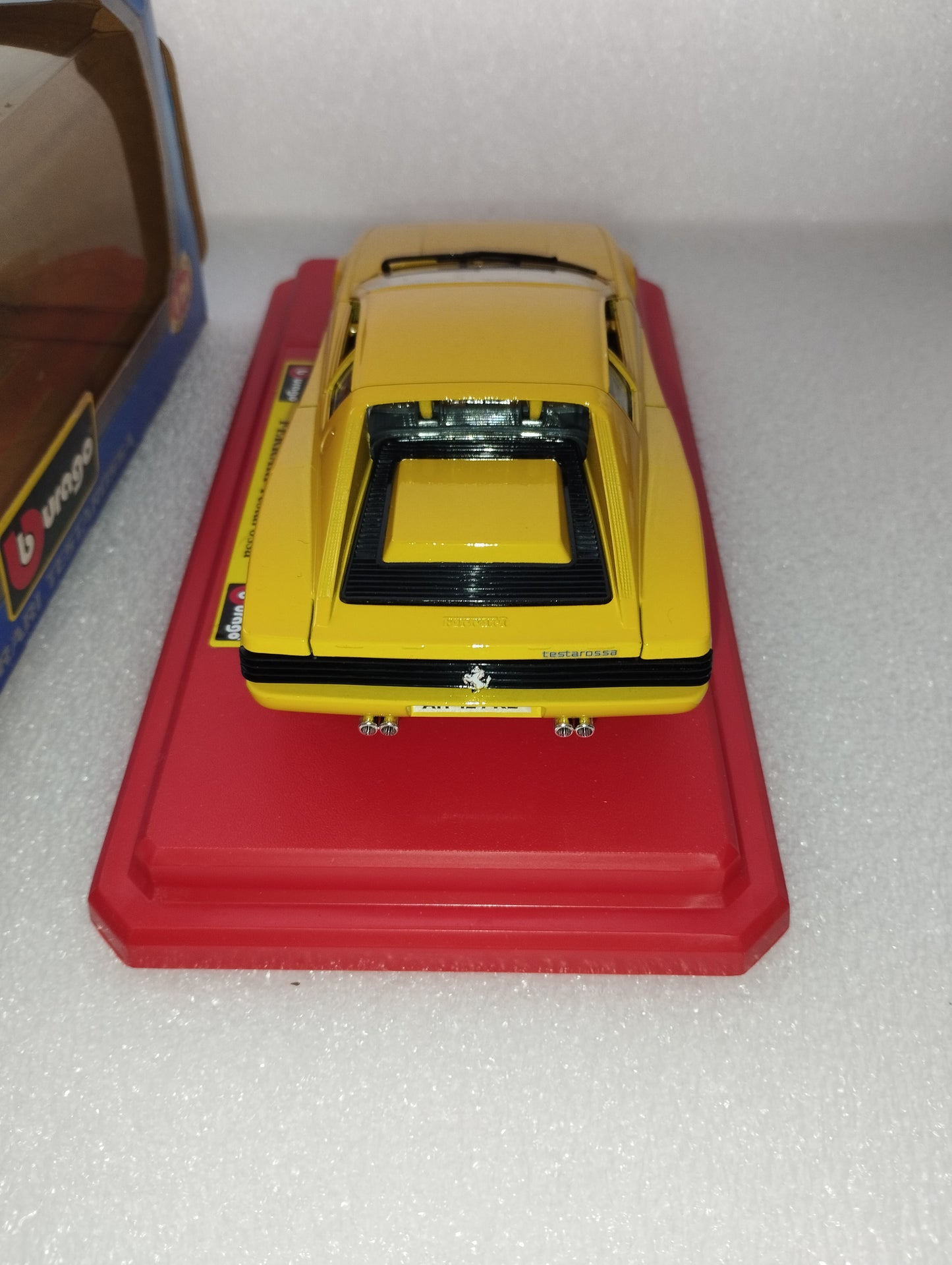 Ferrari Testarossa model

 Produced by Bburago cod. 0104

 Scale 1:24