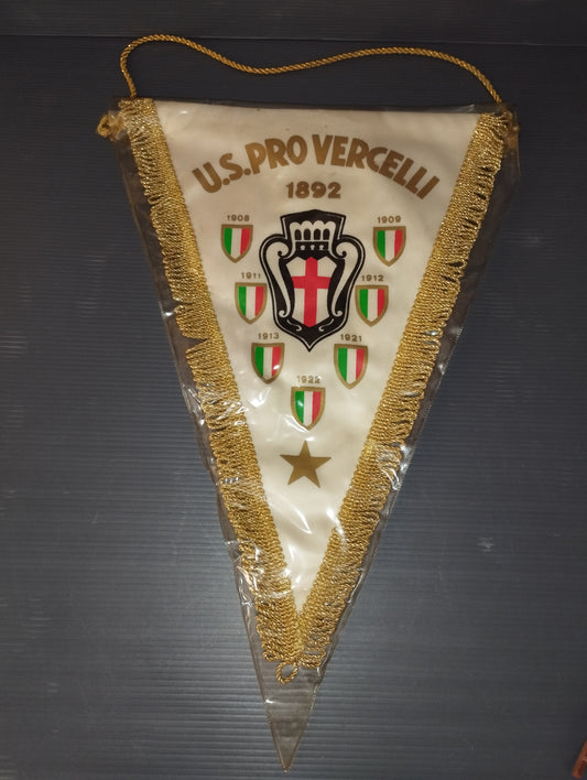 Vintage Pro Vercelli pennant

 Dimensions approximately 34 x 26 cm