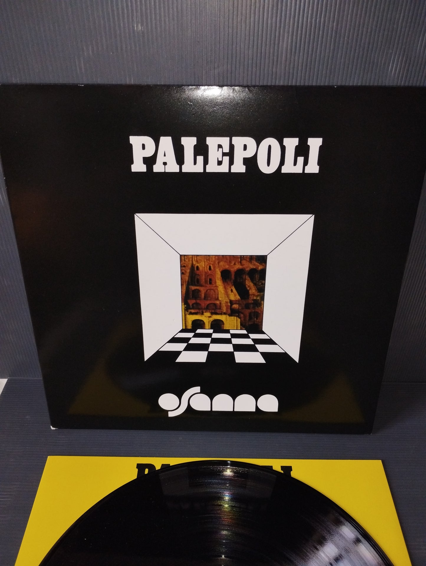 Paleopoli" Osanna Lp 33 Giri

Ristampa Edita nel 2007 da  Vinyl Magic Cod.VLMP 127