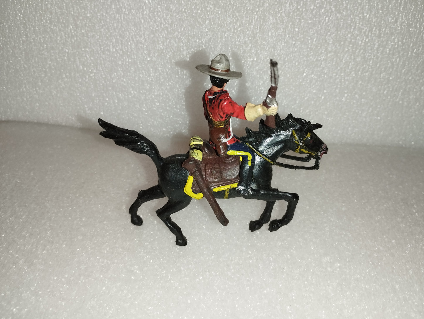 Soldatino Giubba Rossa A Cavallo (Cromoplasto ?)

In plastica