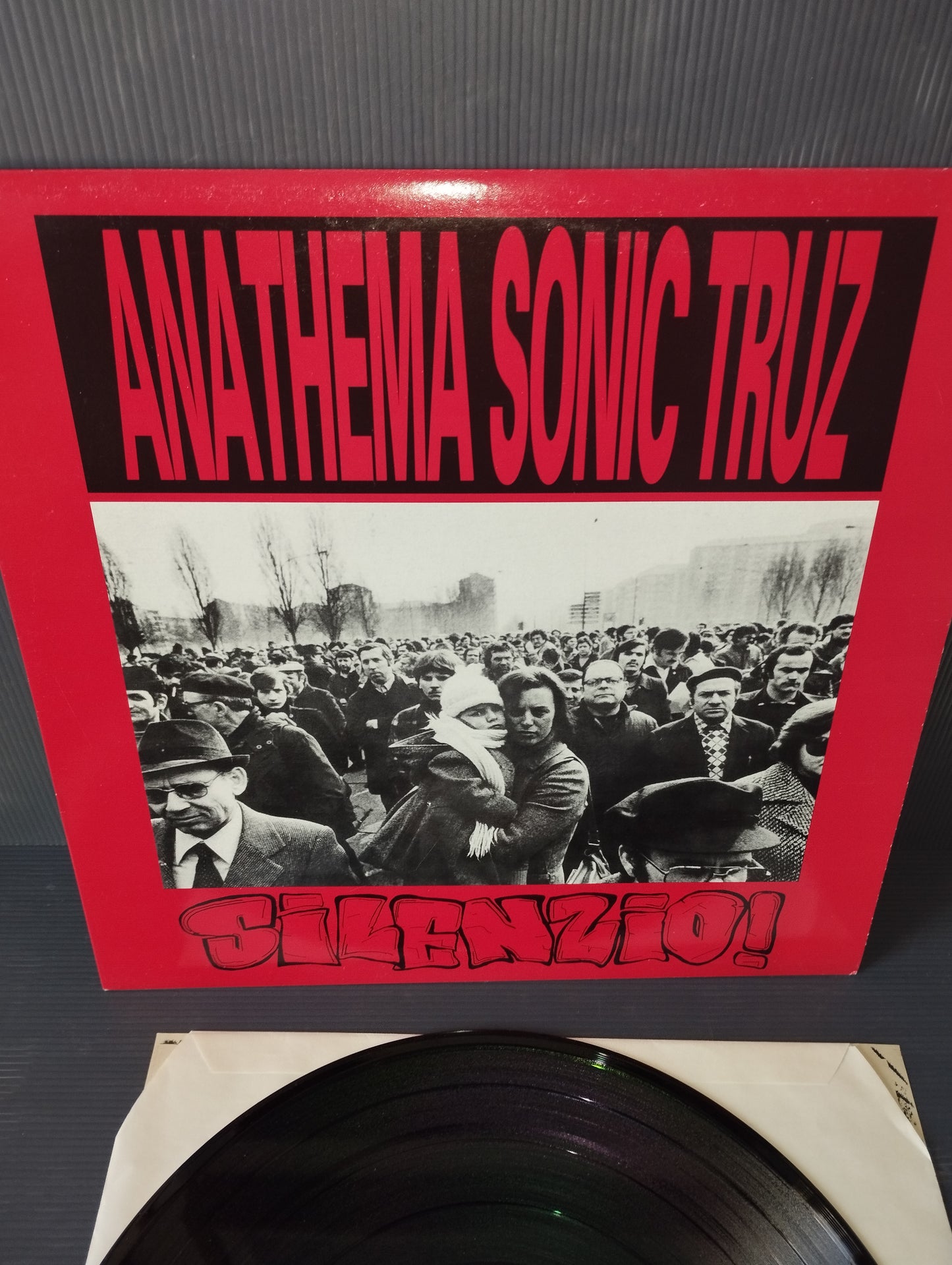 Silenzio" Anathema Sonic Truz

Lp 33 giri

Autoprodotto nel 1994