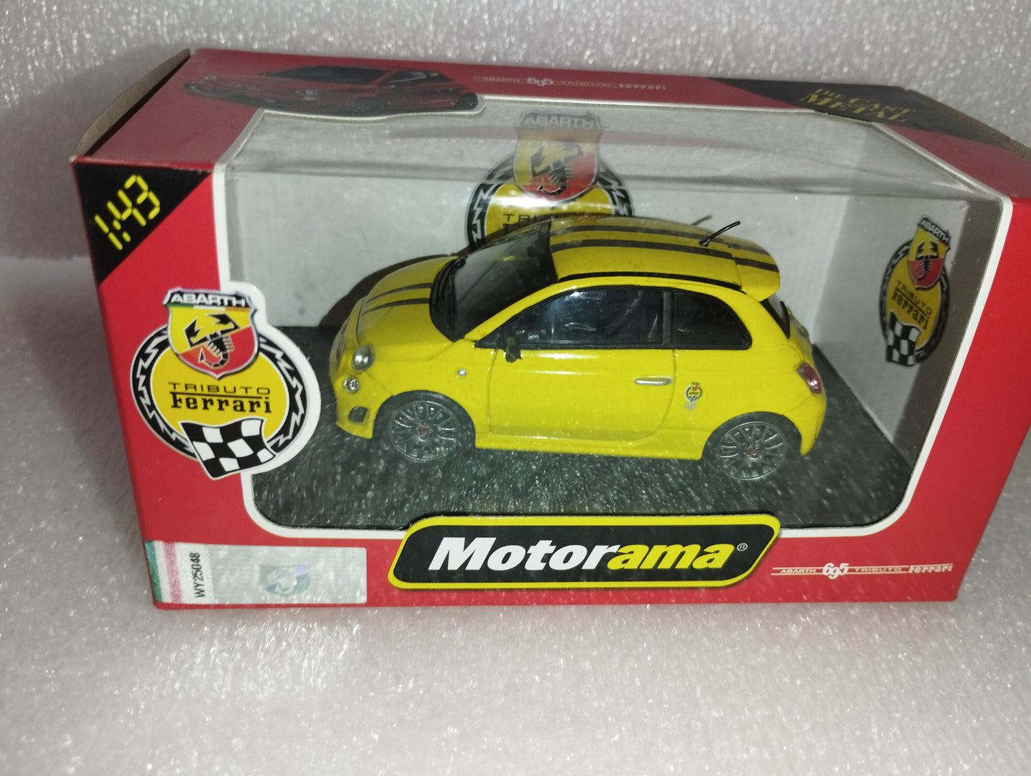 Modellino Abarth 695 Tributo Ferrari Prodotto da Motorama

Scala 1:43