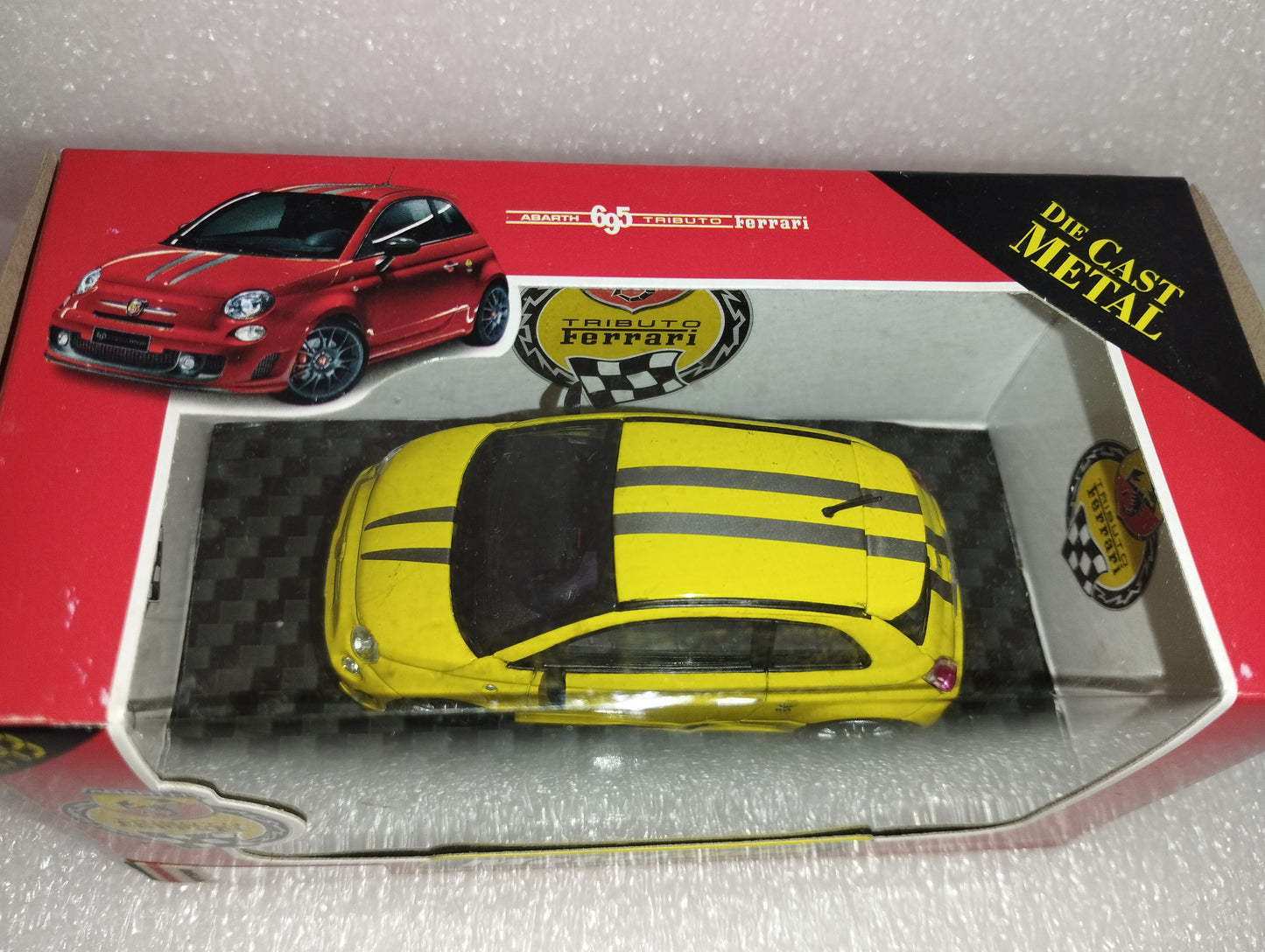 Modellino Abarth 695 Tributo Ferrari Prodotto da Motorama

Scala 1:43