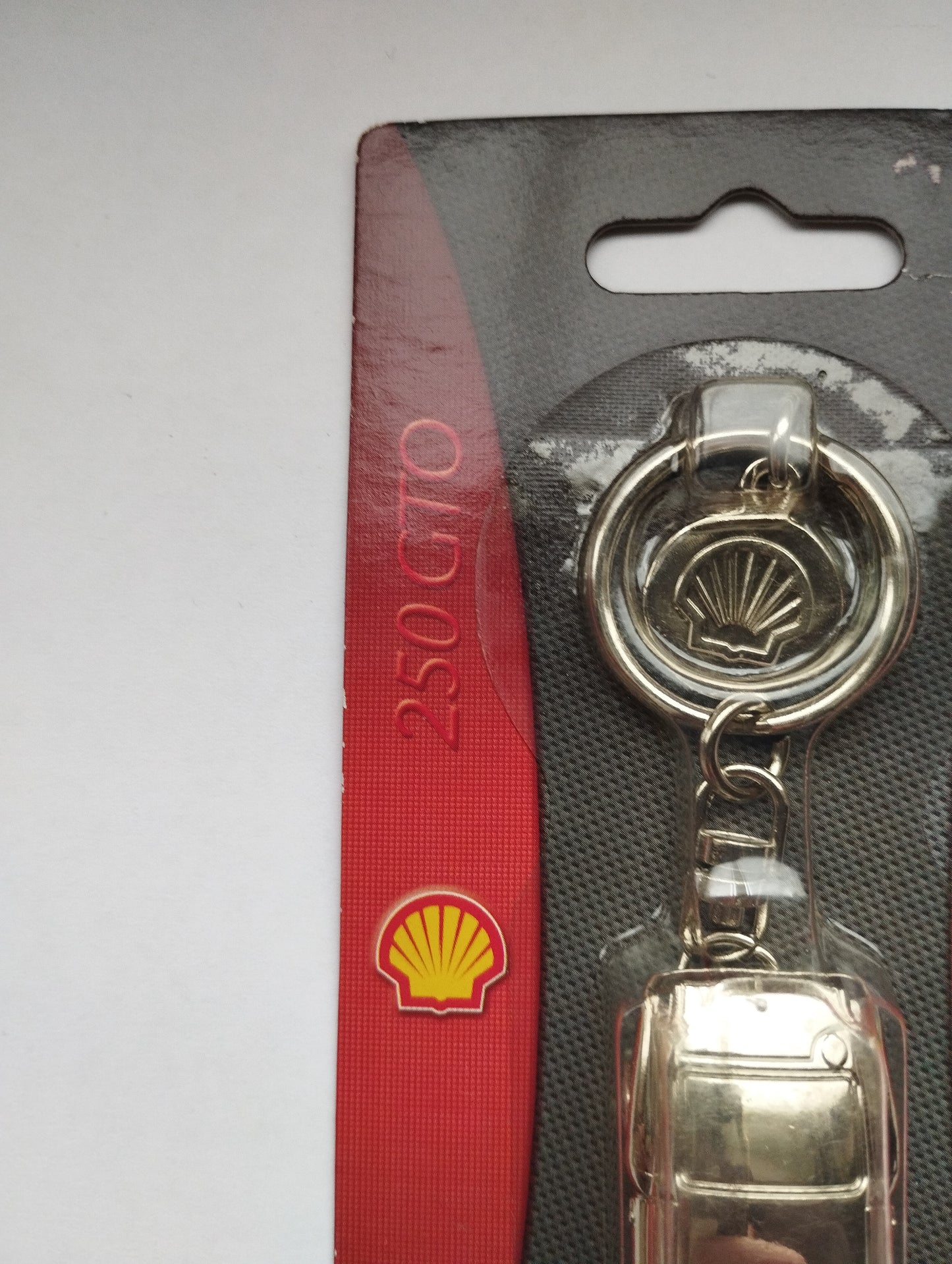 Ferrari 250 GTO 1962 key ring

 Shell V-Power gadgets

 In chromed metal