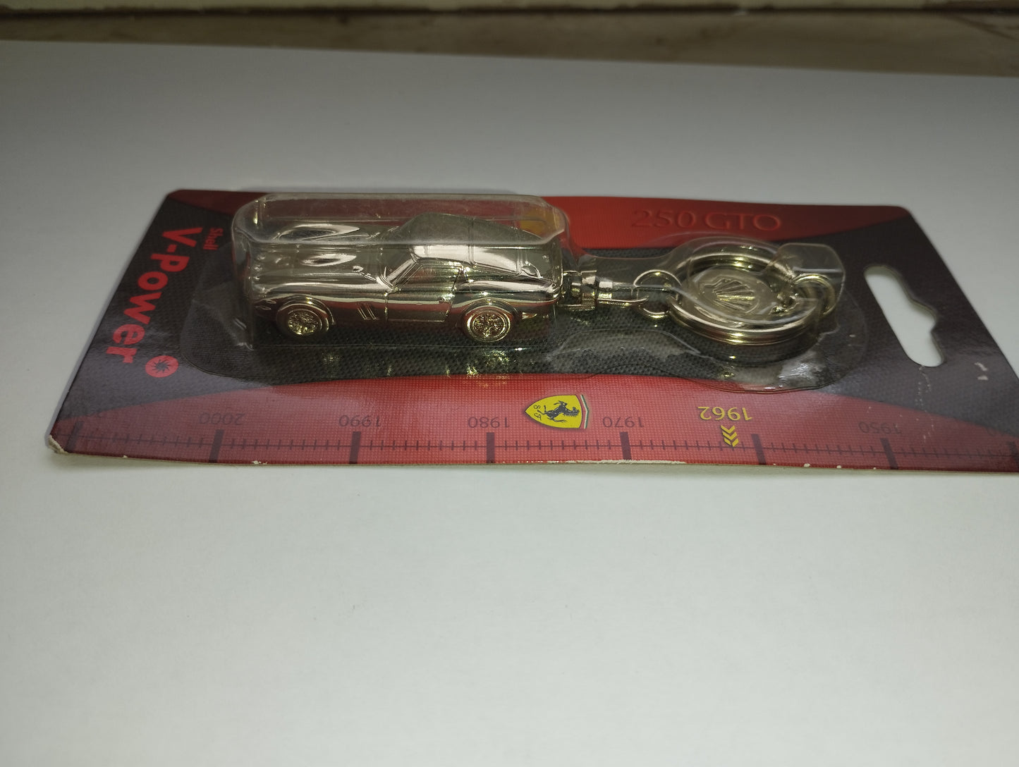 Ferrari 250 GTO 1962 key ring

 Shell V-Power gadgets

 In chromed metal