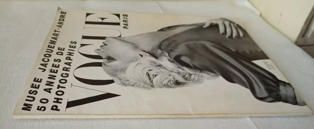 Catalogo dell' esposizione presso il Museo Jacquemart-Andrè per i 50 anni di fotografie di Vogue Paris, originale anni 80