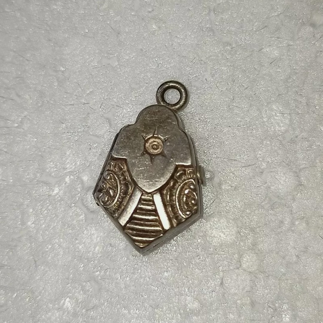 Small antique openable pendant