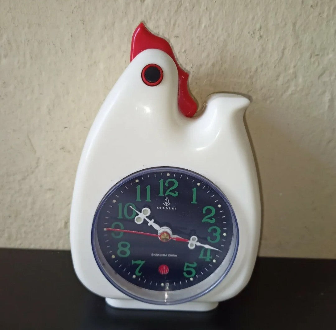 Gallina Chunlei plastic alarm clock, original from the 70s