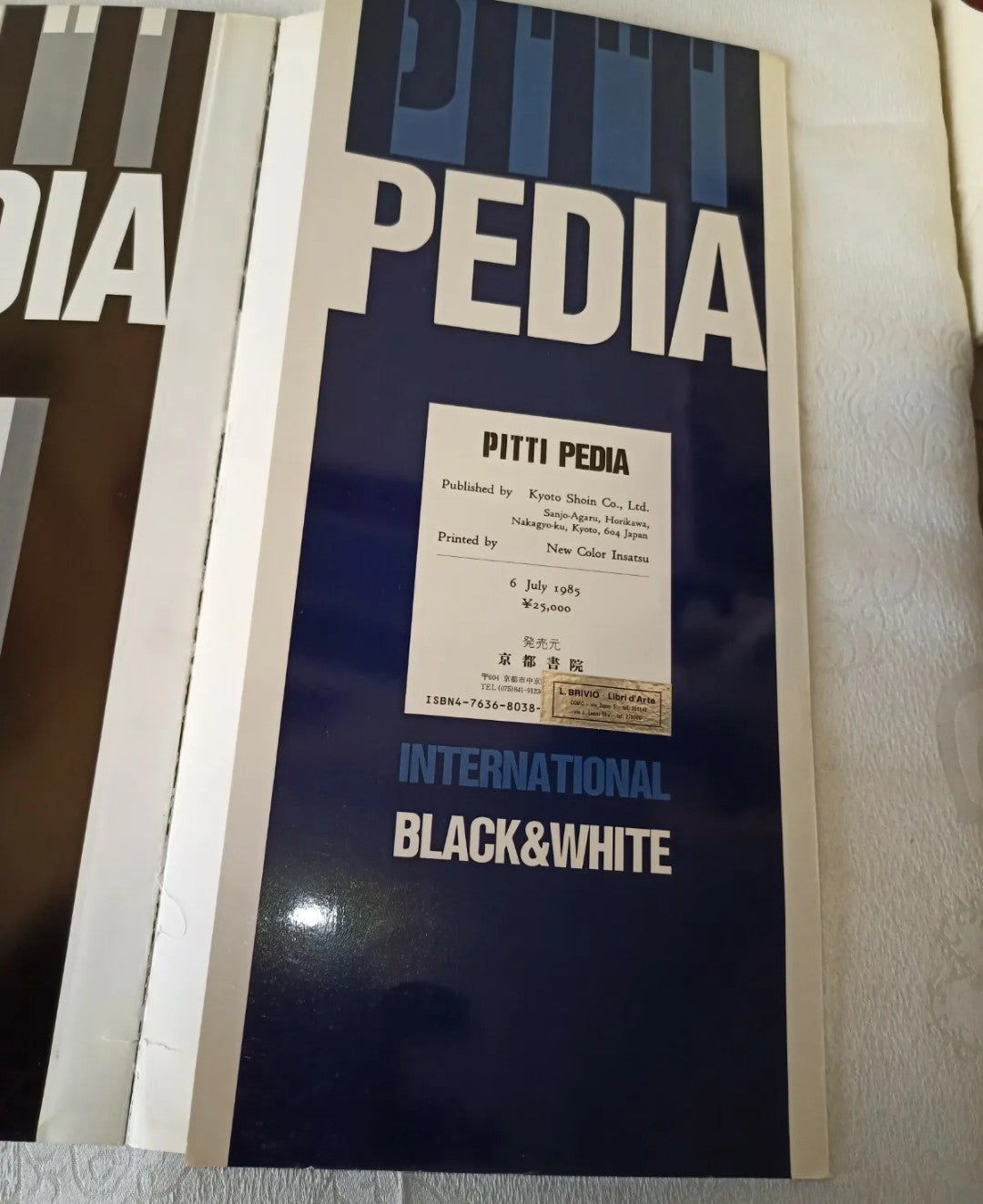 Libro d'arte Pitti Pedia International Black and White 1985